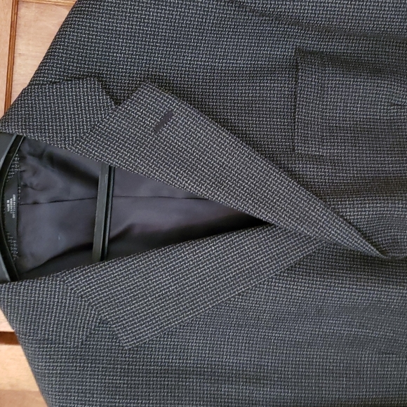 Sport coat made by Haggar. Size is 44L.  Like new condition. Color black gray - Picture 2 of 8